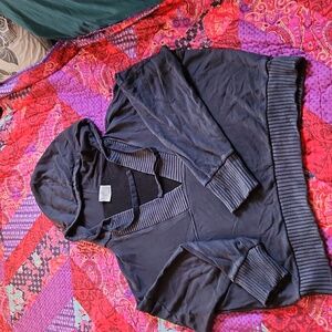 Blk crop hoodie OFFLINE